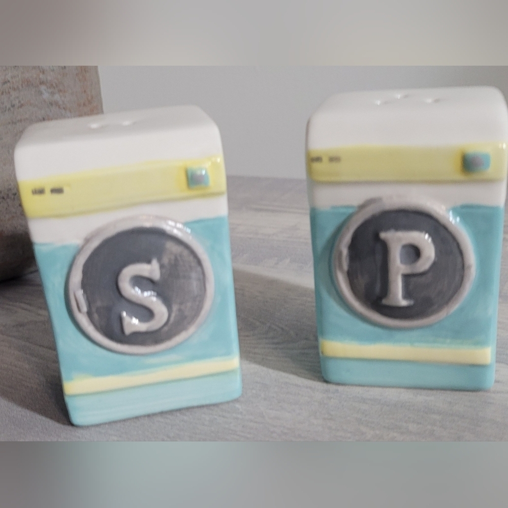 Washer and Dryer Salt and Pepper Shakers